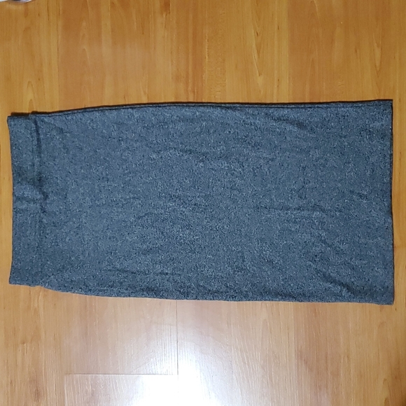 2 for $10 H&M bodycon midi skirt - Picture 1 of 2